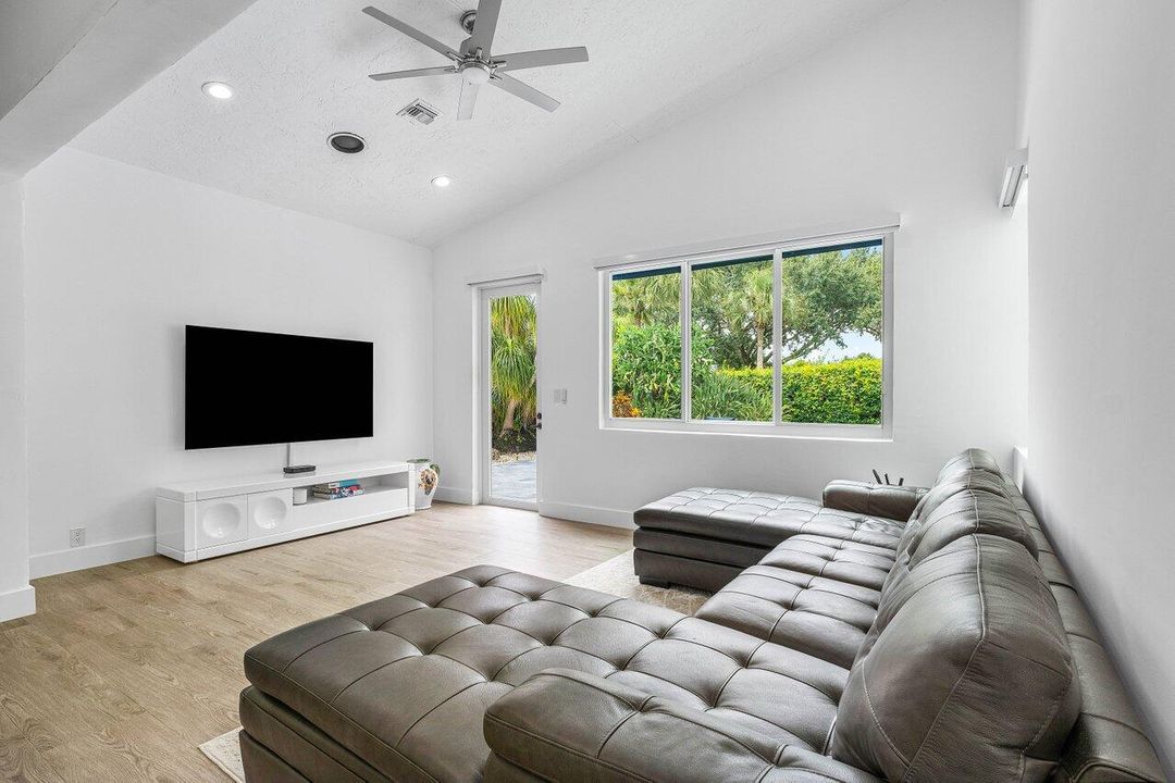 Activo con contrato: $2,275,000 (4 camas, 4 baños, 4546 Pies cuadrados)