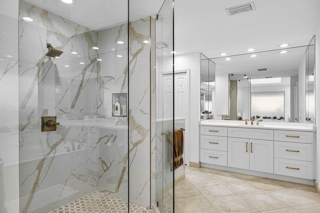 Activo con contrato: $2,275,000 (4 camas, 4 baños, 4546 Pies cuadrados)