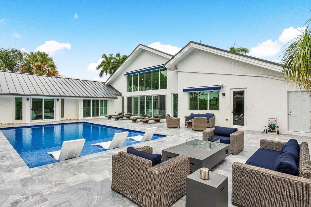 Activo con contrato: $2,275,000 (4 camas, 4 baños, 4546 Pies cuadrados)