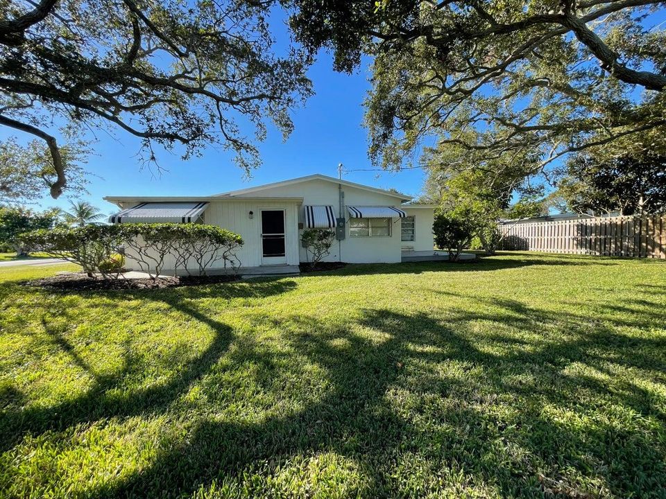 For Sale: $399,900 (3 beds, 3 baths, 1781 Square Feet)