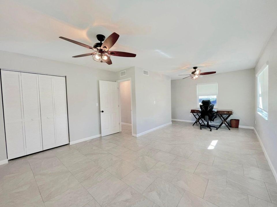 For Sale: $399,900 (3 beds, 3 baths, 1781 Square Feet)