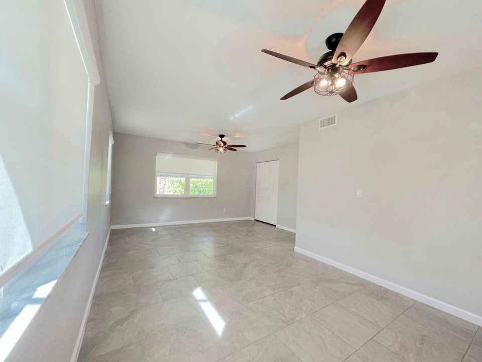 For Sale: $399,900 (3 beds, 3 baths, 1781 Square Feet)