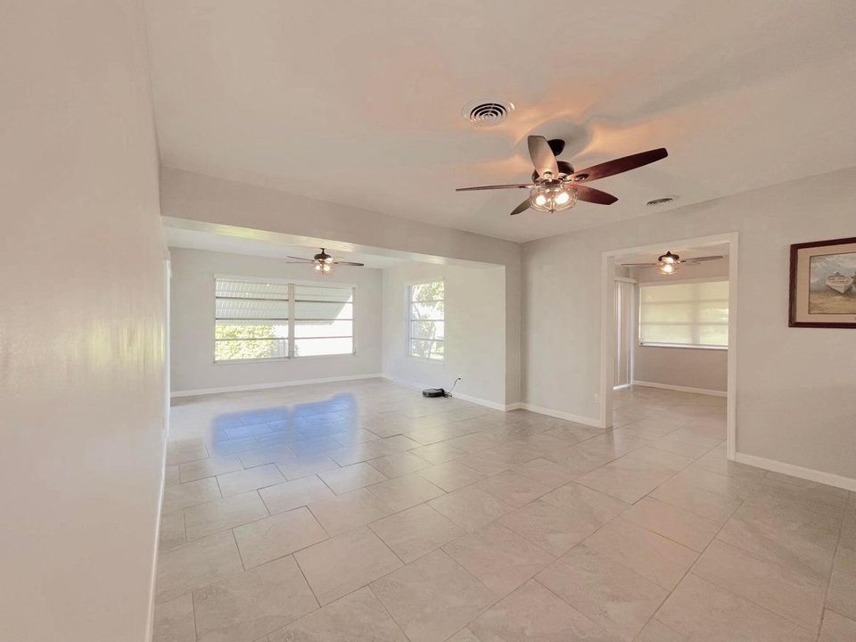 For Sale: $399,900 (3 beds, 3 baths, 1781 Square Feet)