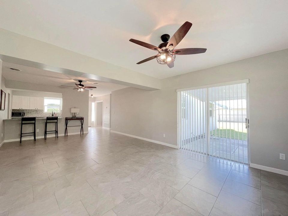 For Sale: $399,900 (3 beds, 3 baths, 1781 Square Feet)