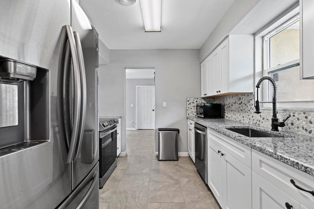 For Sale: $399,900 (3 beds, 3 baths, 1781 Square Feet)