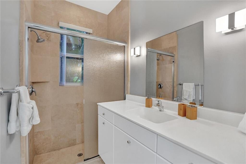 For Rent: $18,000 (3 beds, 3 baths, 2608 Square Feet)