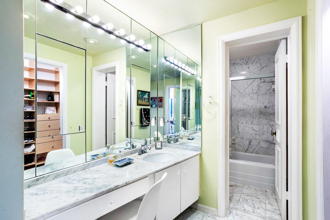 合同活跃: $1,750,000 (2 贝兹, 2 浴室, 1949 平方英尺)