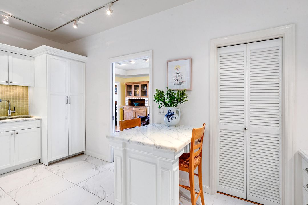 合同活跃: $1,750,000 (2 贝兹, 2 浴室, 1949 平方英尺)