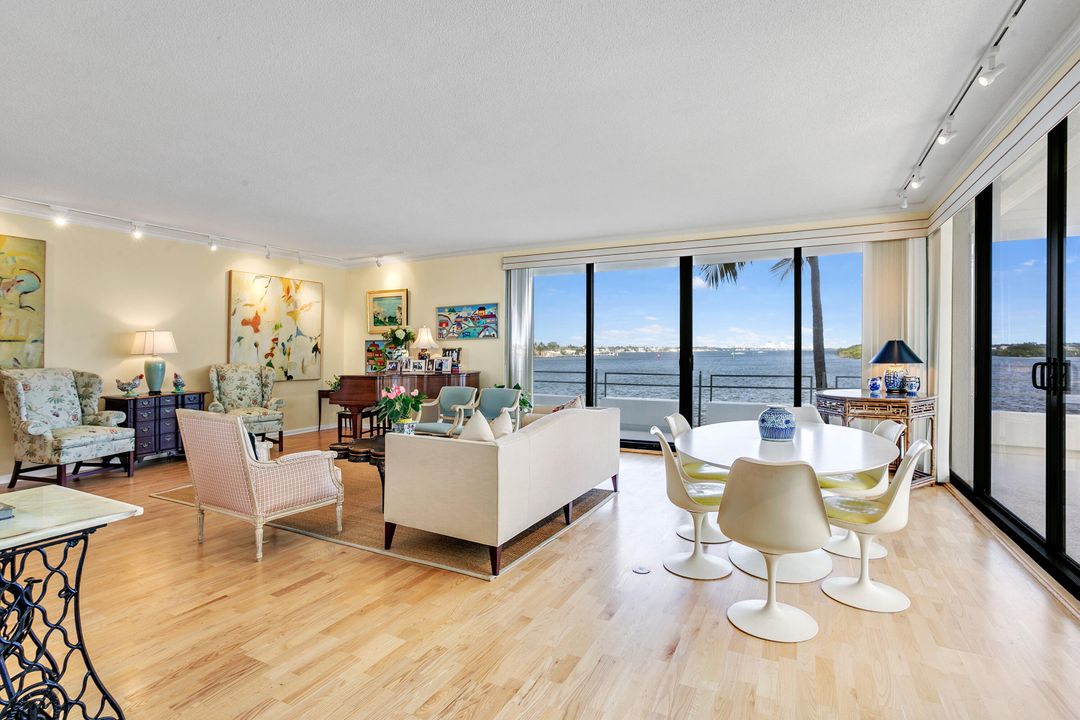 合同活跃: $1,750,000 (2 贝兹, 2 浴室, 1949 平方英尺)