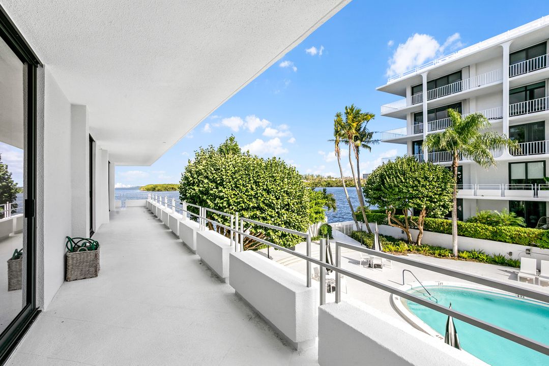 合同活跃: $1,750,000 (2 贝兹, 2 浴室, 1949 平方英尺)