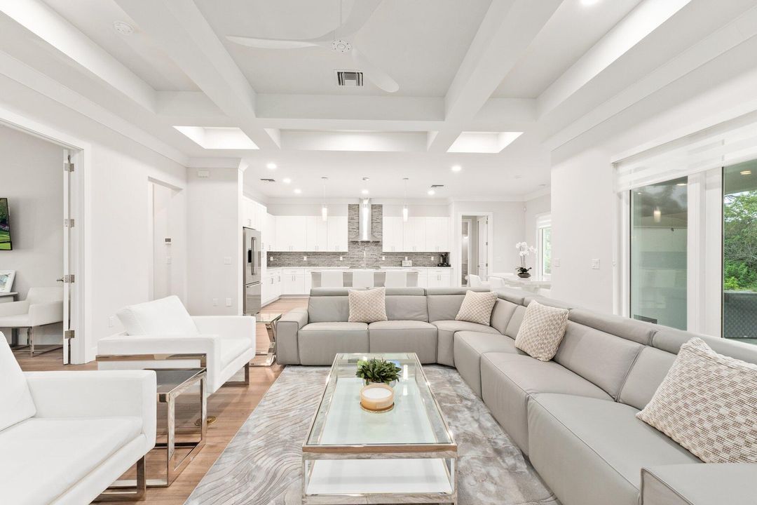 Activo con contrato: $1,280,000 (4 camas, 3 baños, 2852 Pies cuadrados)