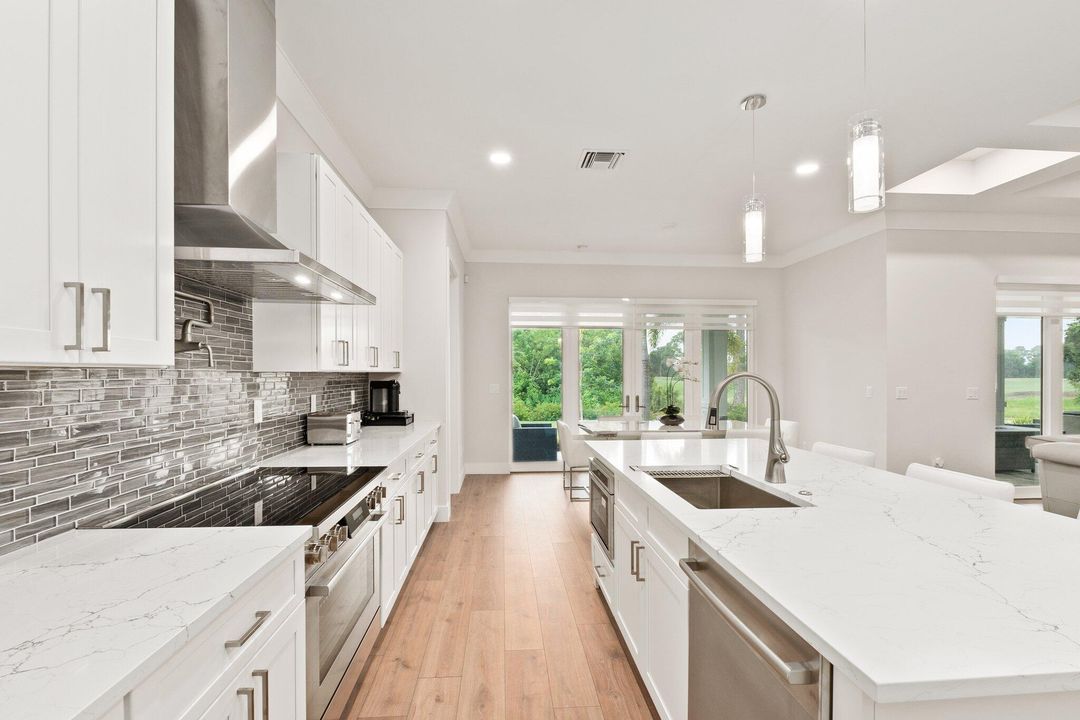 Activo con contrato: $1,280,000 (4 camas, 3 baños, 2852 Pies cuadrados)