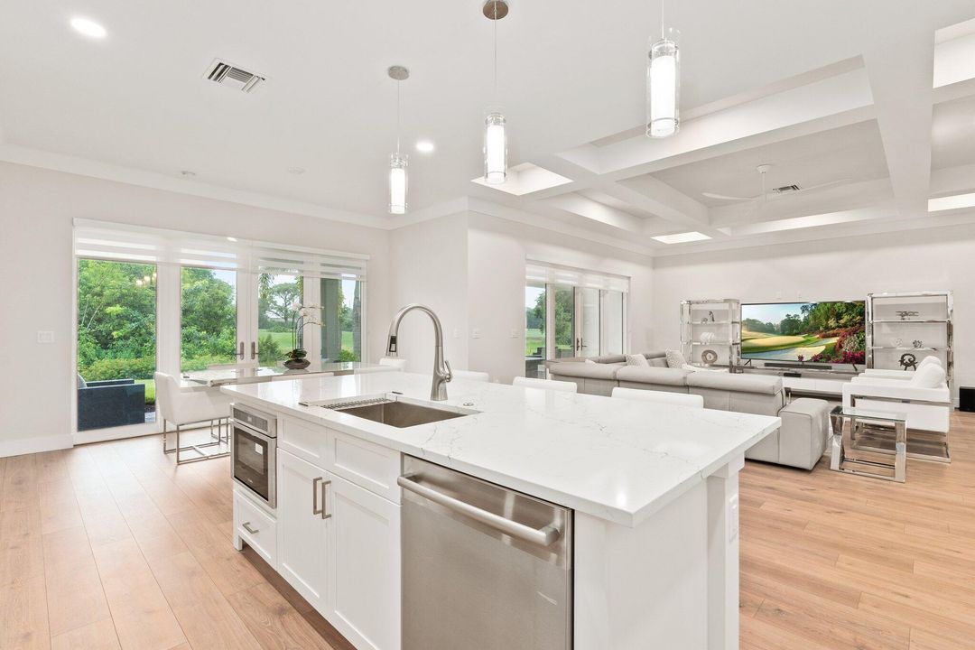 Activo con contrato: $1,280,000 (4 camas, 3 baños, 2852 Pies cuadrados)