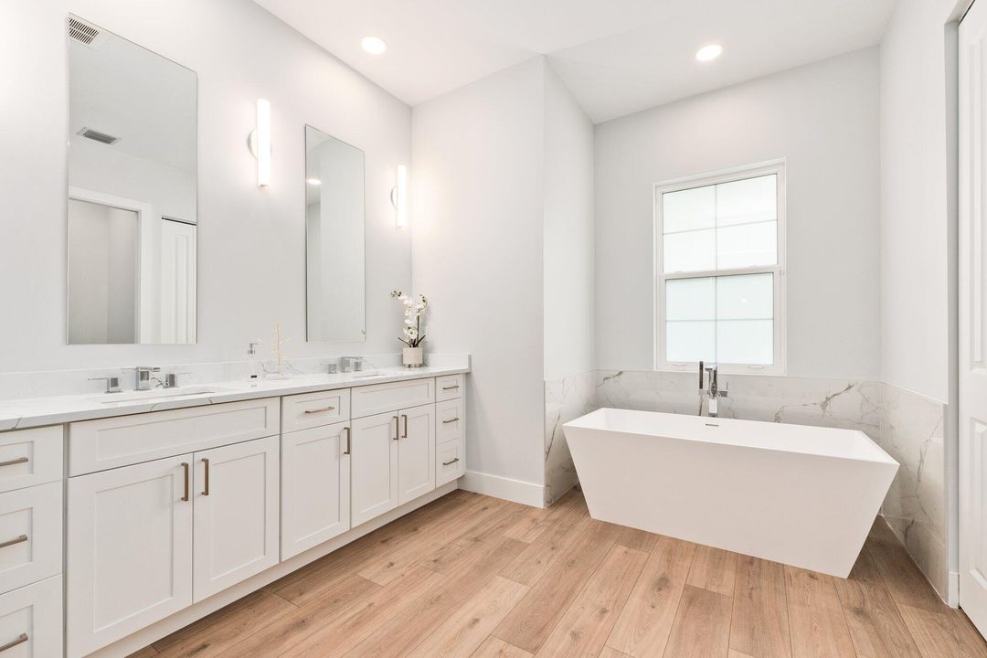 Activo con contrato: $1,280,000 (4 camas, 3 baños, 2852 Pies cuadrados)