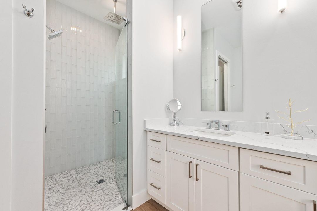 Activo con contrato: $1,280,000 (4 camas, 3 baños, 2852 Pies cuadrados)