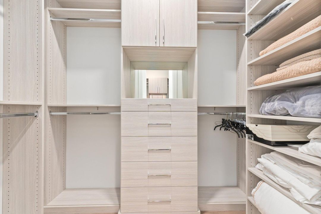 Activo con contrato: $1,280,000 (4 camas, 3 baños, 2852 Pies cuadrados)