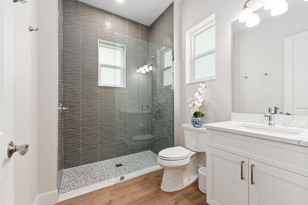 Activo con contrato: $1,280,000 (4 camas, 3 baños, 2852 Pies cuadrados)