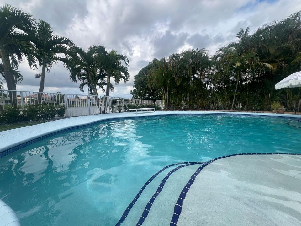 出租: $22,000 (5 贝兹, 4 浴室, 4450 平方英尺)