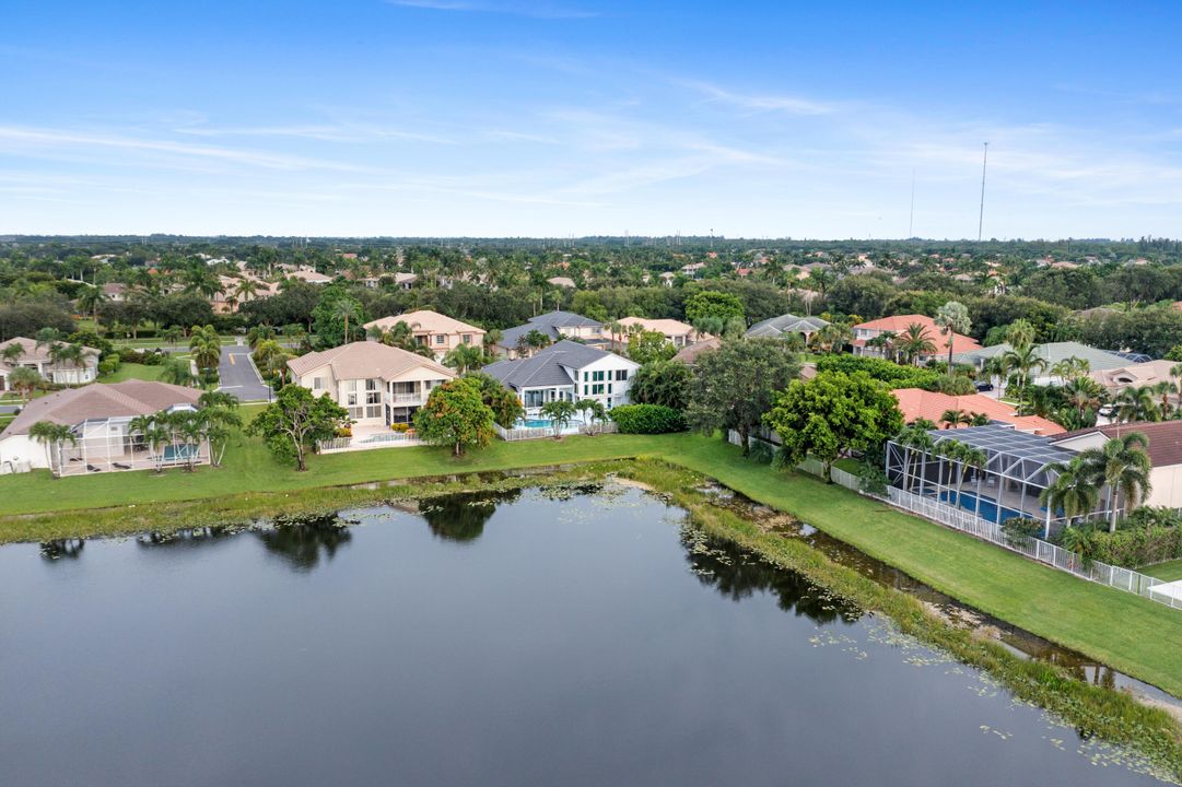 出租: $22,000 (5 贝兹, 4 浴室, 4450 平方英尺)