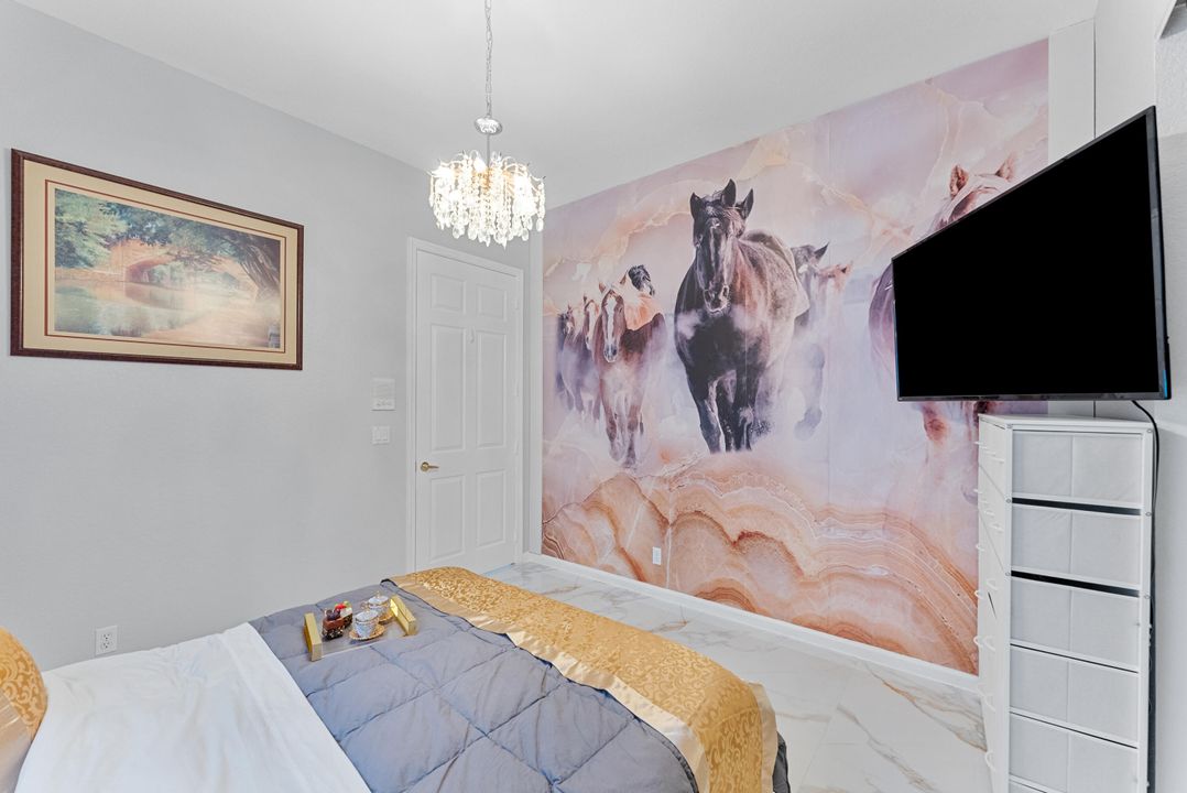 出租: $22,000 (5 贝兹, 4 浴室, 4450 平方英尺)