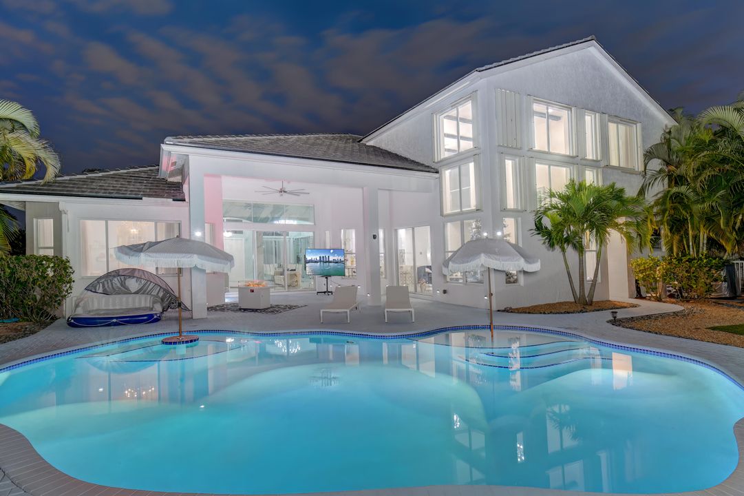 出租: $22,000 (5 贝兹, 4 浴室, 4450 平方英尺)