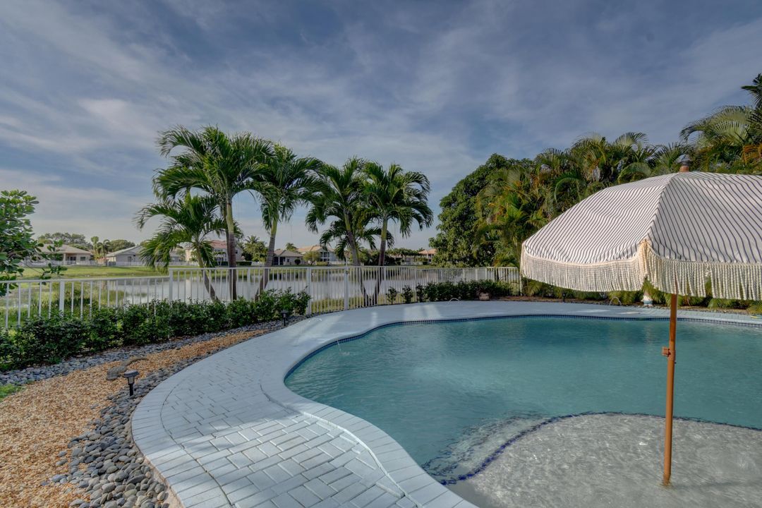 出租: $22,000 (5 贝兹, 4 浴室, 4450 平方英尺)