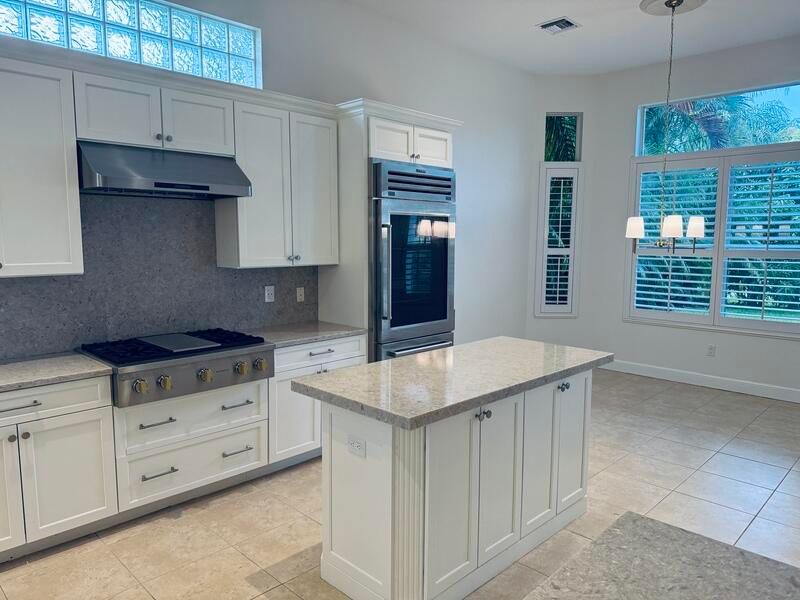 For Sale: $579,999 (4 beds, 2 baths, 2791 Square Feet)