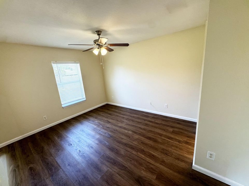 Под контрактом: $2,850 (4 спален, 2 ванн, 1212 Квадратных фут)