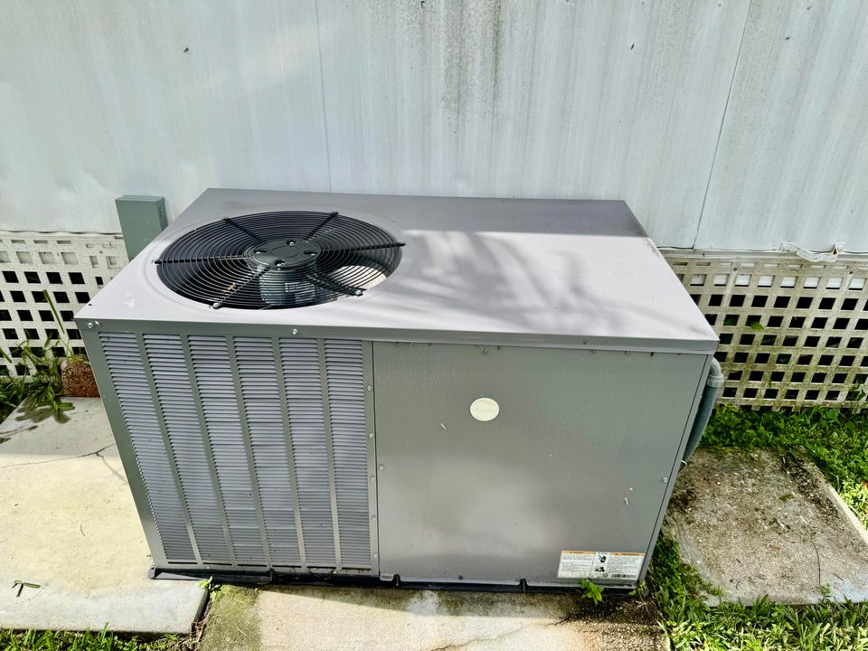 En Venta: $109,899 (2 camas, 2 baños, 1296 Pies cuadrados)