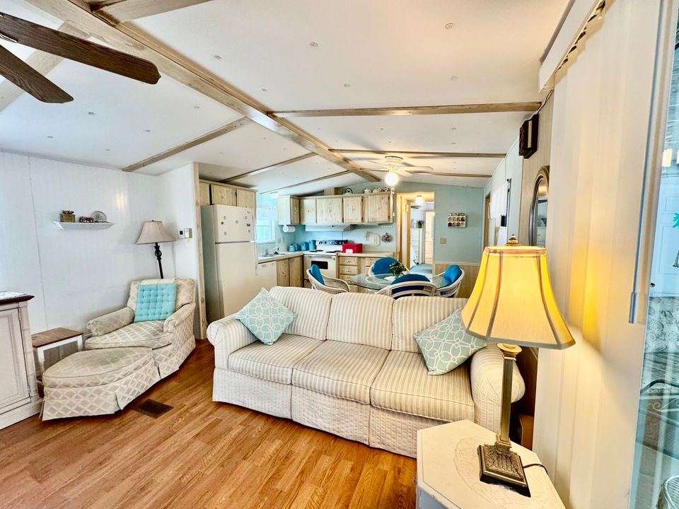 En Venta: $109,899 (2 camas, 2 baños, 1296 Pies cuadrados)