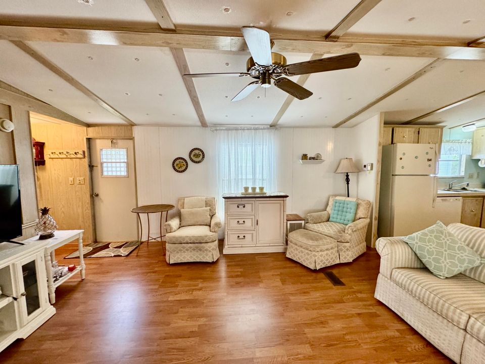 En Venta: $109,899 (2 camas, 2 baños, 1296 Pies cuadrados)