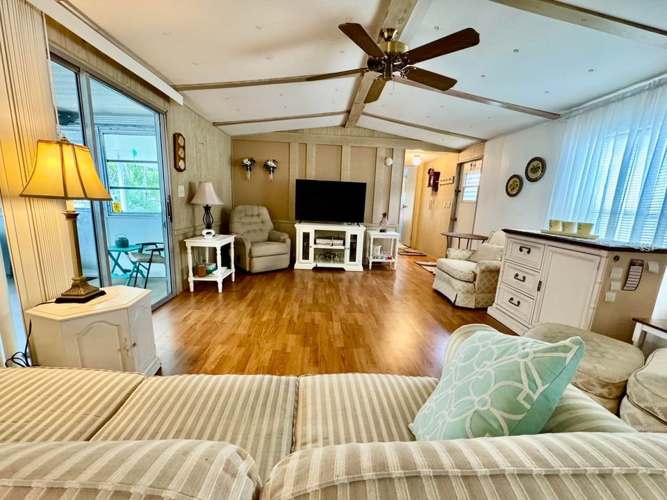 En Venta: $109,899 (2 camas, 2 baños, 1296 Pies cuadrados)