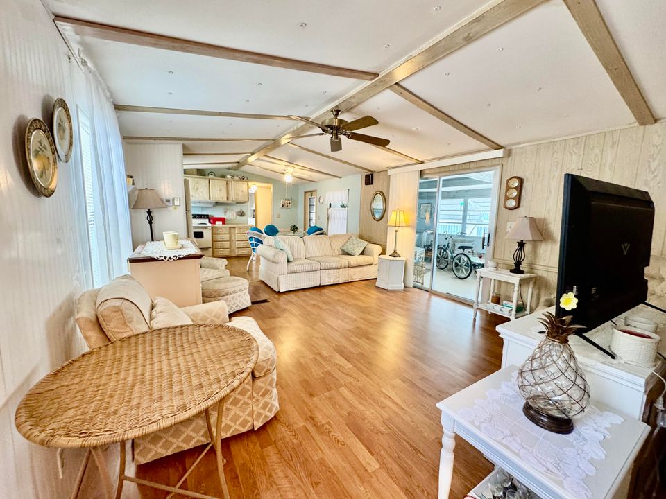 En Venta: $109,899 (2 camas, 2 baños, 1296 Pies cuadrados)