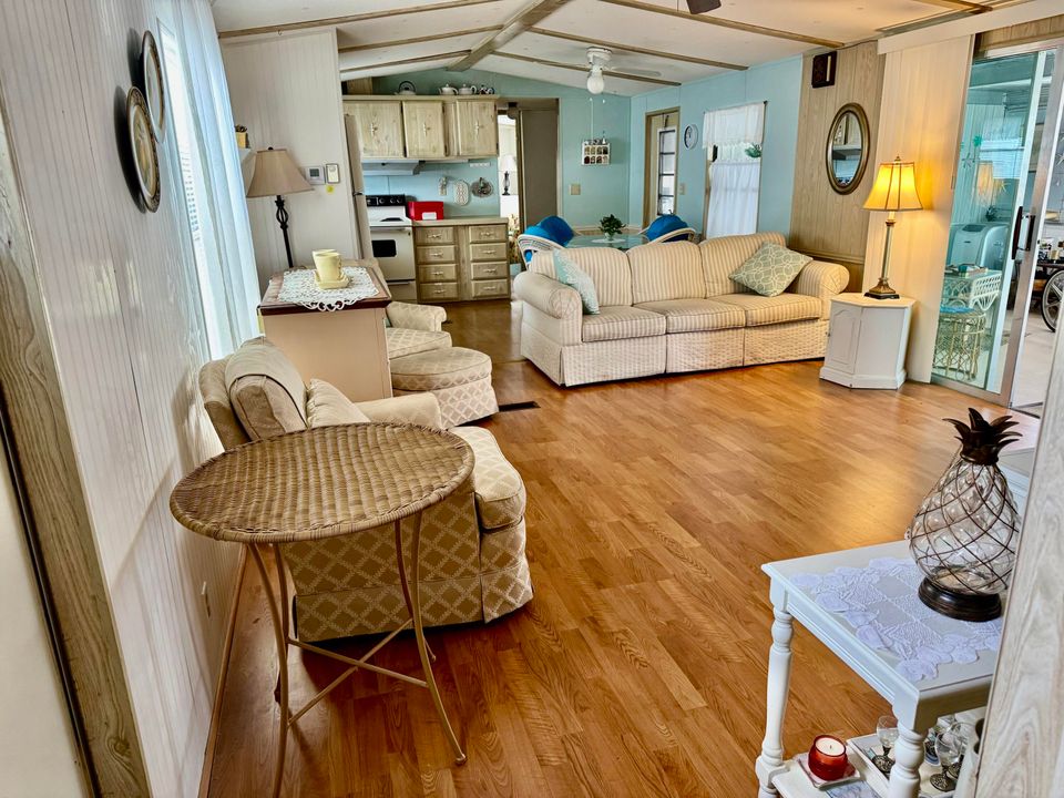 En Venta: $109,899 (2 camas, 2 baños, 1296 Pies cuadrados)