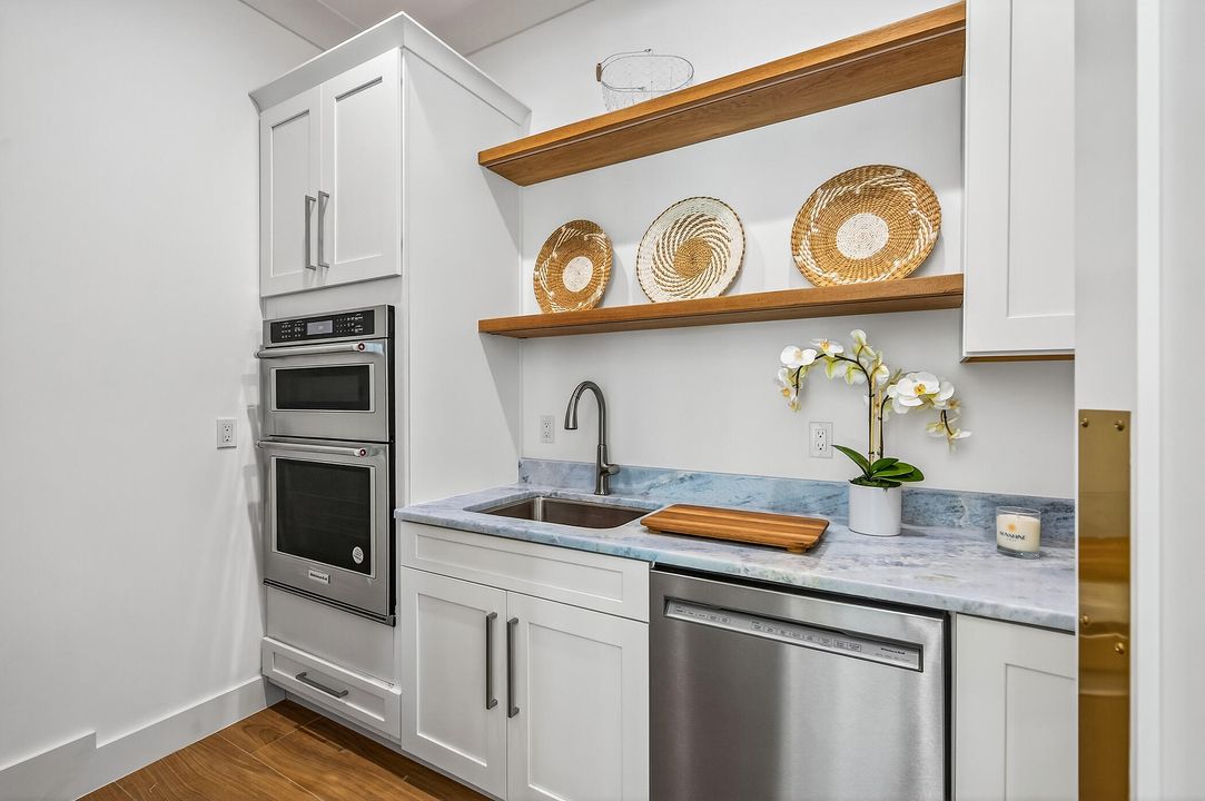 For Sale: $3,495,000 (3 beds, 3 baths, 3293 Square Feet)