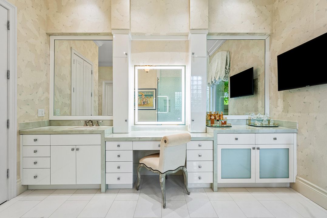 For Sale: $4,299,000 (4 beds, 5 baths, 5222 Square Feet)