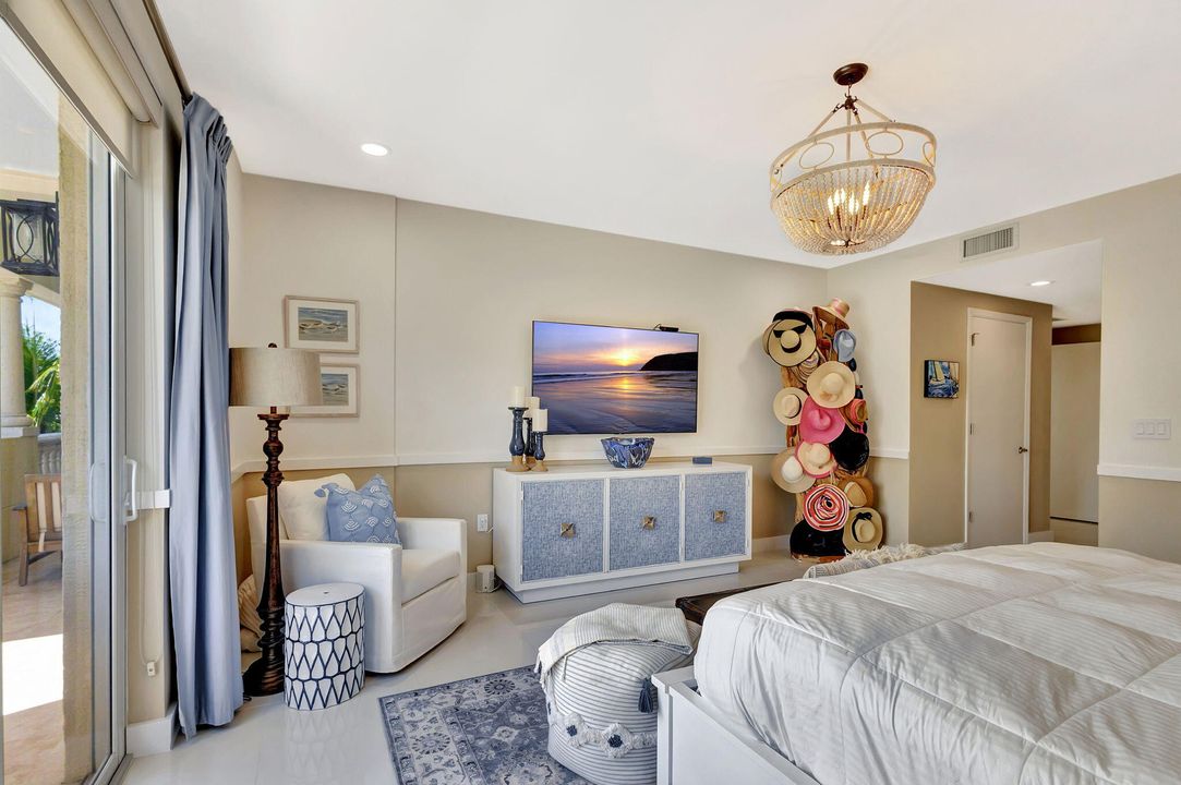 For Sale: $1,599,000 (3 beds, 2 baths, 2003 Square Feet)