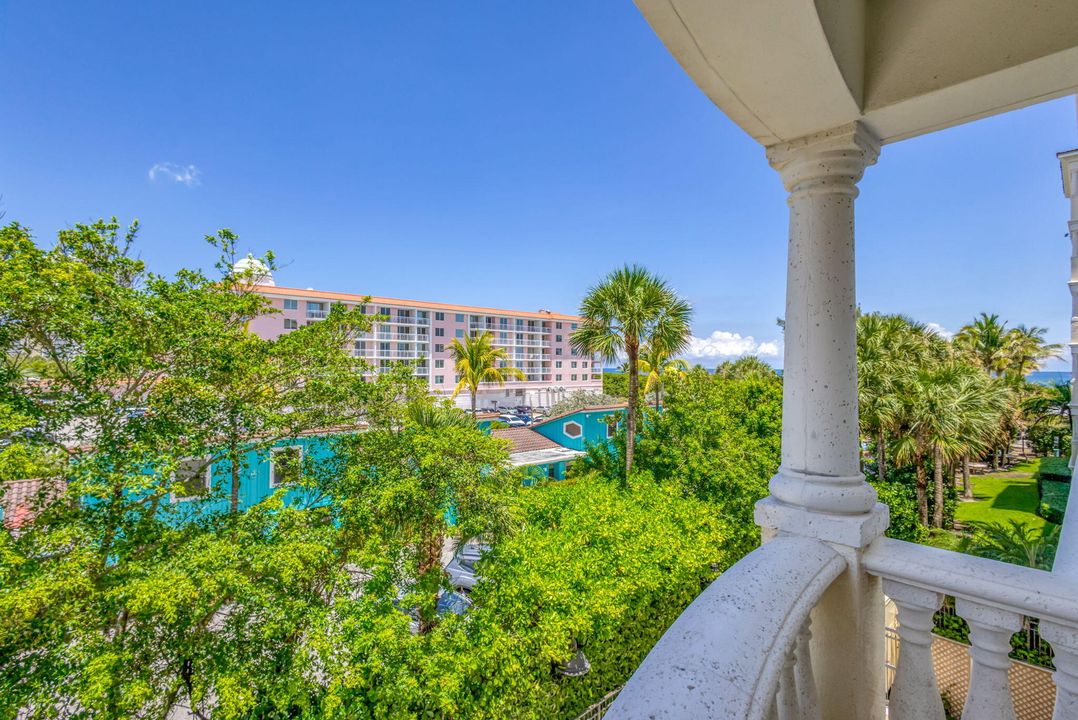 For Sale: $1,599,000 (3 beds, 2 baths, 2003 Square Feet)