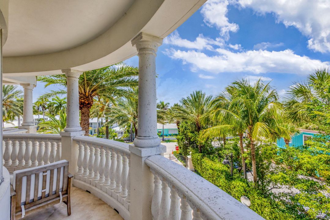 For Sale: $1,599,000 (3 beds, 2 baths, 2003 Square Feet)