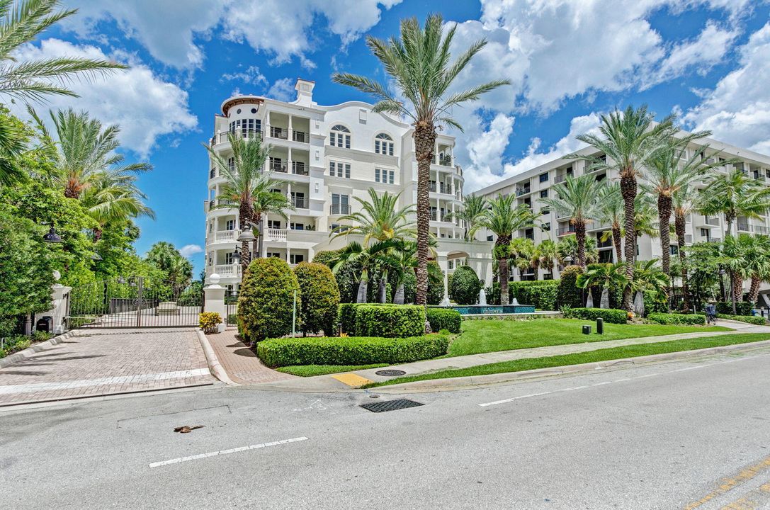 For Sale: $1,599,000 (3 beds, 2 baths, 2003 Square Feet)