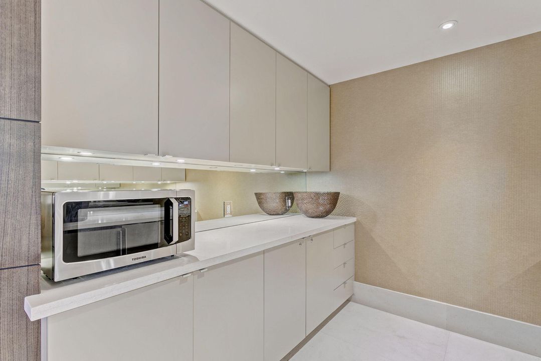 For Sale: $1,599,000 (3 beds, 2 baths, 2003 Square Feet)