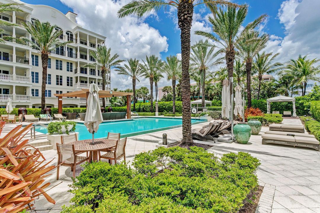 For Sale: $1,599,000 (3 beds, 2 baths, 2003 Square Feet)