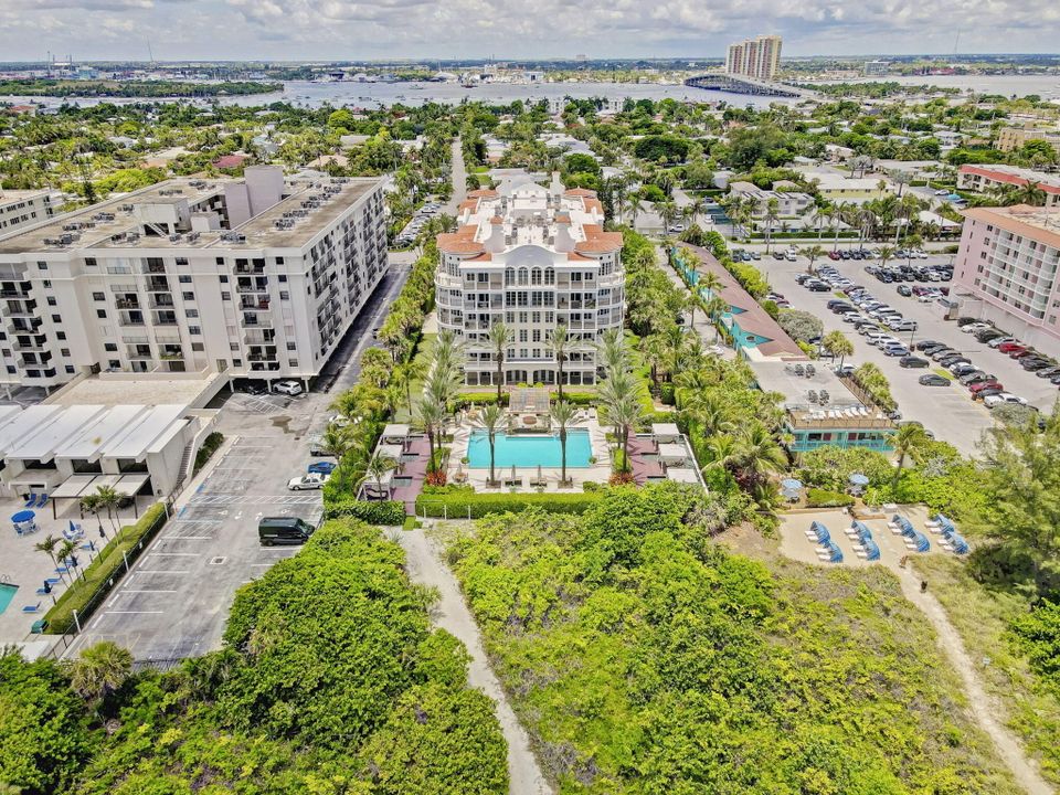 For Sale: $1,599,000 (3 beds, 2 baths, 2003 Square Feet)