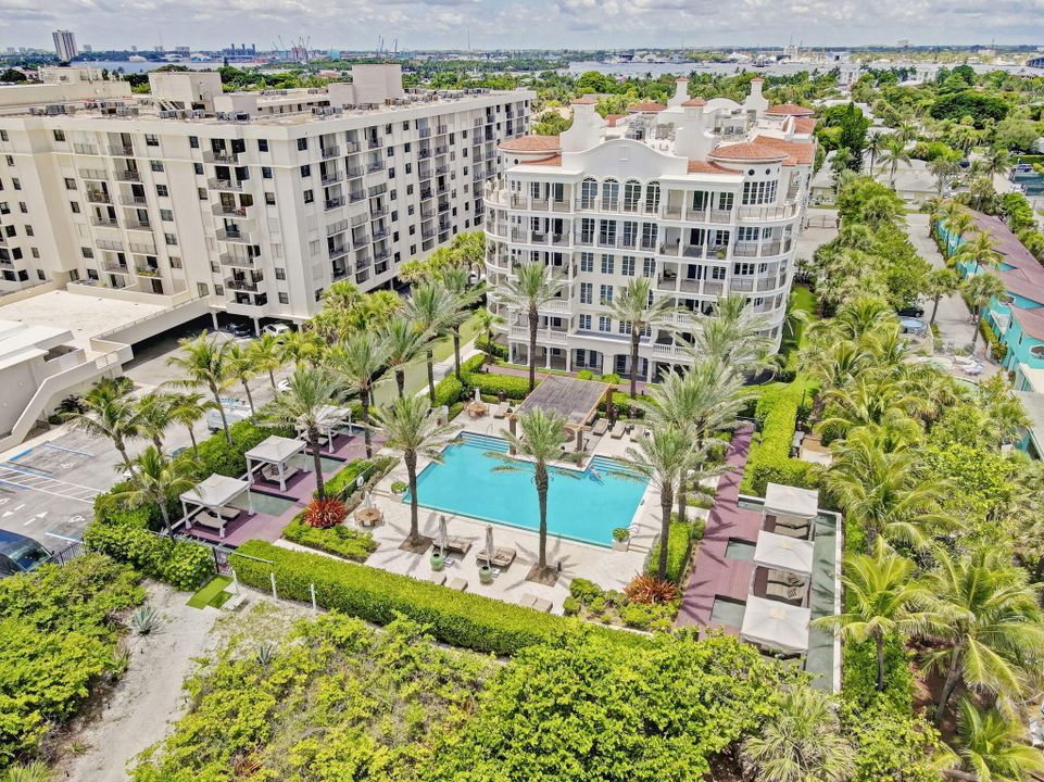 For Sale: $1,599,000 (3 beds, 2 baths, 2003 Square Feet)