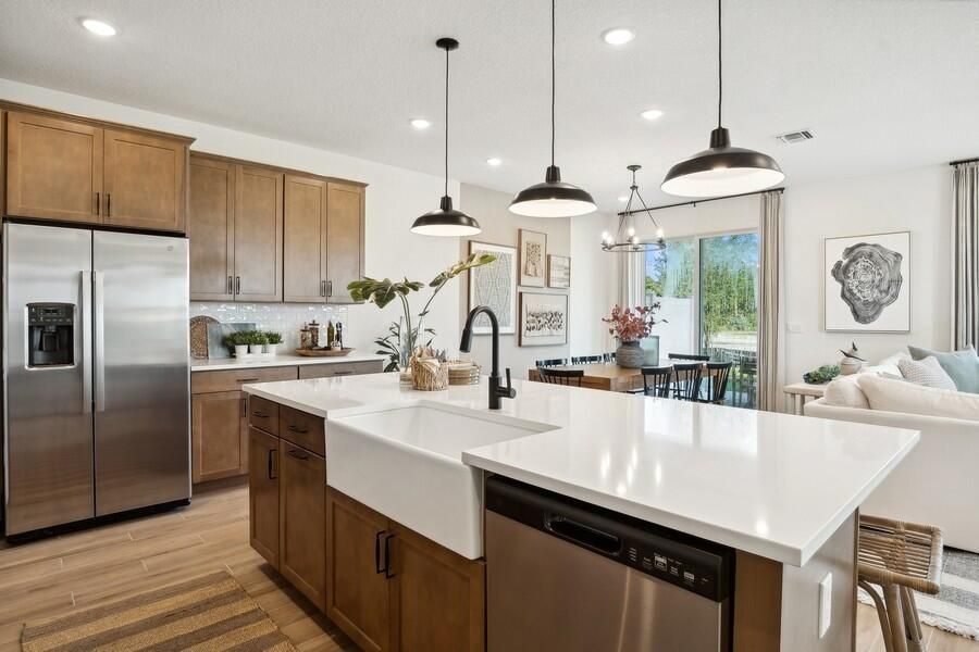 Activo con contrato: $529,995 (3 camas, 2 baños, 2057 Pies cuadrados)