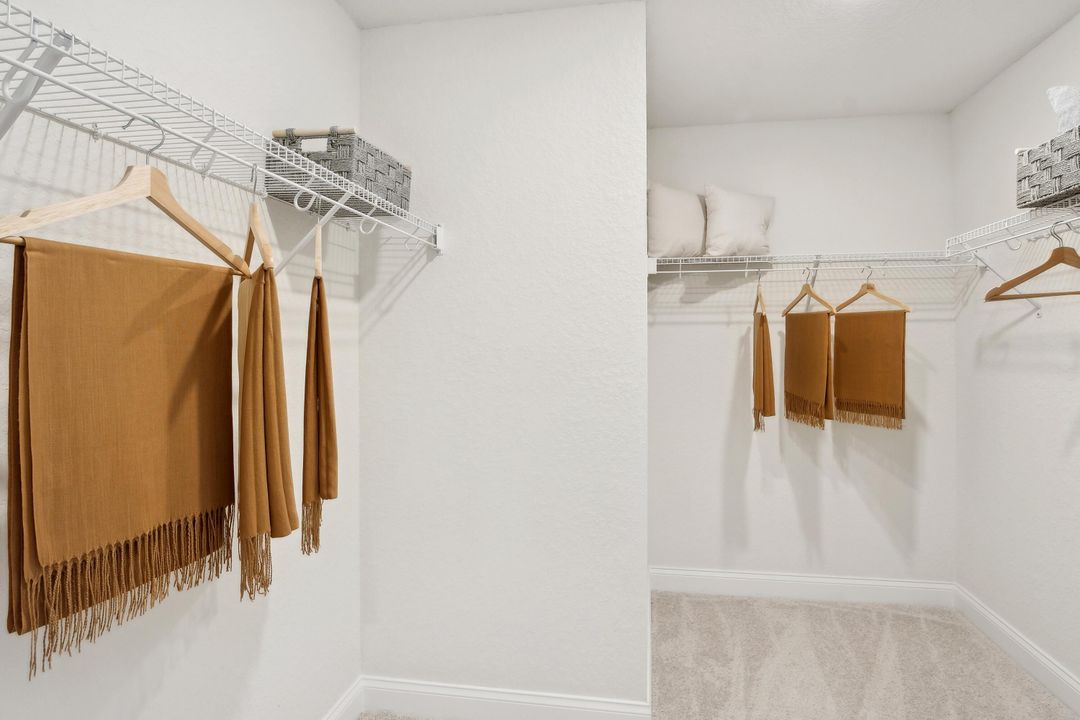 Под контрактом: $474,995 (3 спален, 2 ванн, 1986 Квадратных фут)