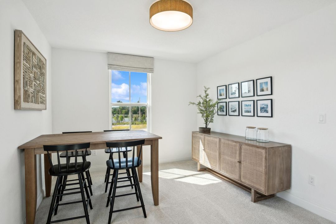 Под контрактом: $474,995 (3 спален, 2 ванн, 1986 Квадратных фут)