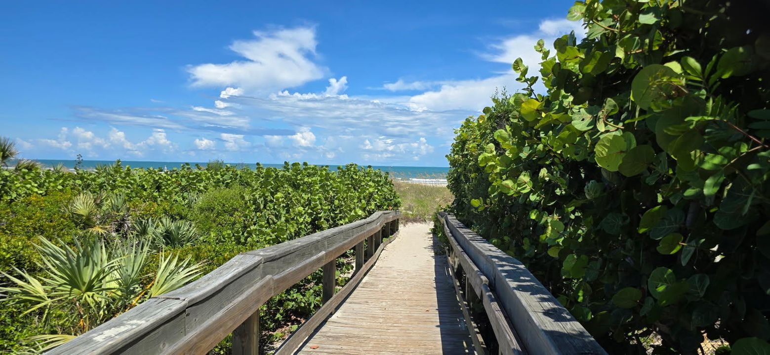 For Sale: $337,000 (2 beds, 2 baths, 1014 Square Feet)