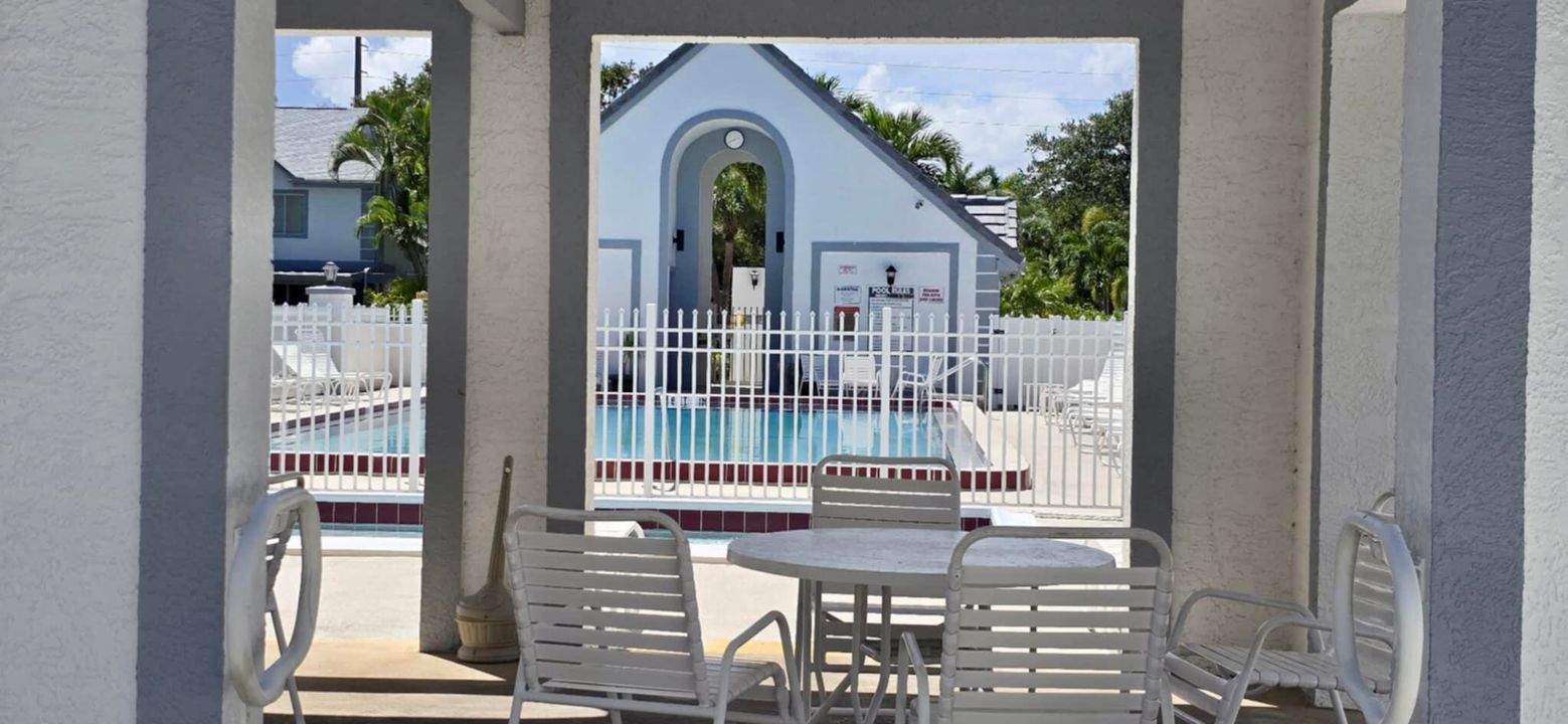 For Sale: $337,000 (2 beds, 2 baths, 1014 Square Feet)