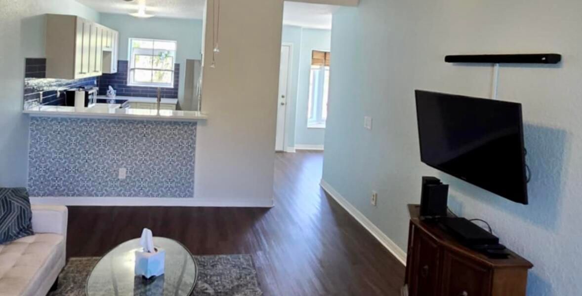 For Sale: $337,000 (2 beds, 2 baths, 1014 Square Feet)